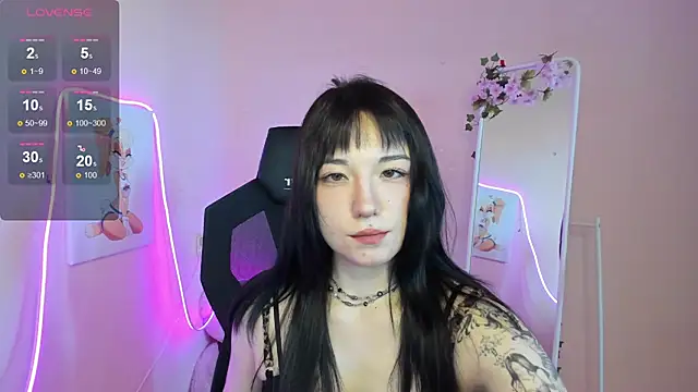 Snapshot of AliceeinWonderlanddd chatting on June 2026 02:34:02 AM AliceeinWonderlanddd online show from June 2026 02:34:02 AM
