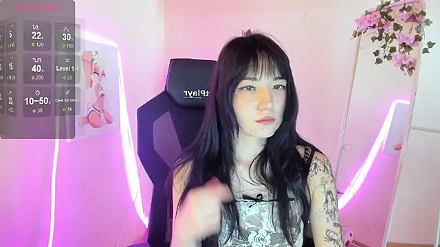Snapshot of AliceeinWonderlanddd chatting on July 2026 01:44:01 AM AliceeinWonderlanddd online show from July 2026 01:44:01 AM