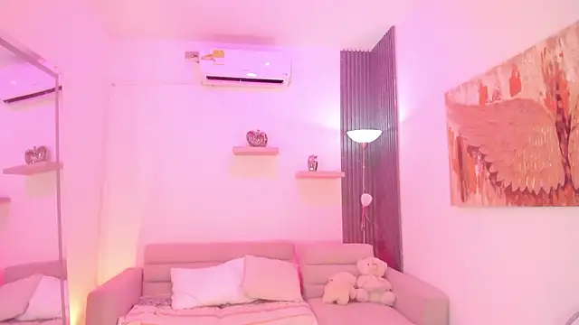 TAHIELA  online show from February 2026 10:44:02 AM