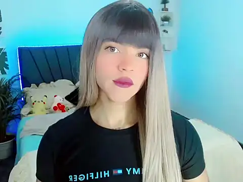 ZoeSchmmit online show from June 2026 04:06:01 PM