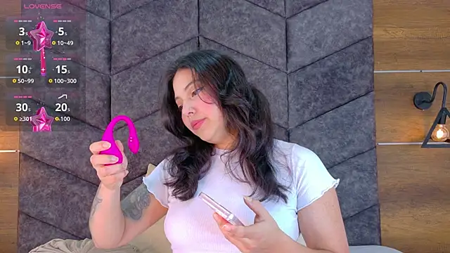 AnnieRouse   online show from April 2026 11:41:02 AM