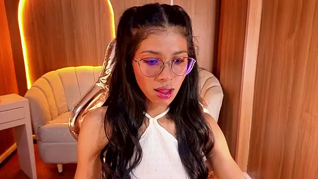 Snapshot of Alina_b_ chatting on July 2026 07:51:01 PM Alina b online show from July 2026 07:51:01 PM
