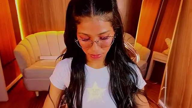 Snapshot of Alina_b_ chatting on July 2026 07:49:01 PM Alina b online show from July 2026 07:49:01 PM