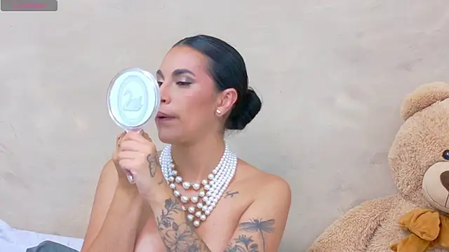 Snapshot of AndiVasquez chatting on May 2026 10:42:02 AM AndiVasquez online show from May 2026 10:42:02 AM