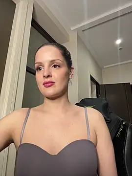 Evayra online show from April 2026 06:10:01 PM