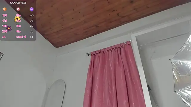 luna velveth online show from April 2026 10:31:01 AM