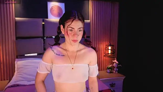 Snapshot of MiaTorres4 chatting on June 2026 11:26:02 AM MiaTorres4 online show from June 2026 11:26:02 AM