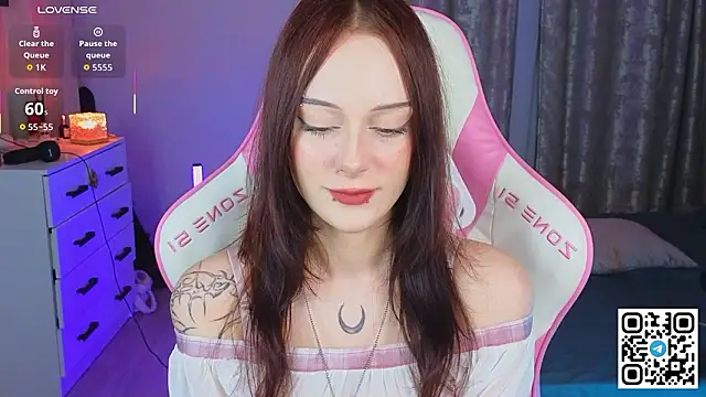 Snapshot of amyfallinlove chatting on February 2026 03:29:02 PM amyfallinlove online show from February 2026 03:29:02 PM