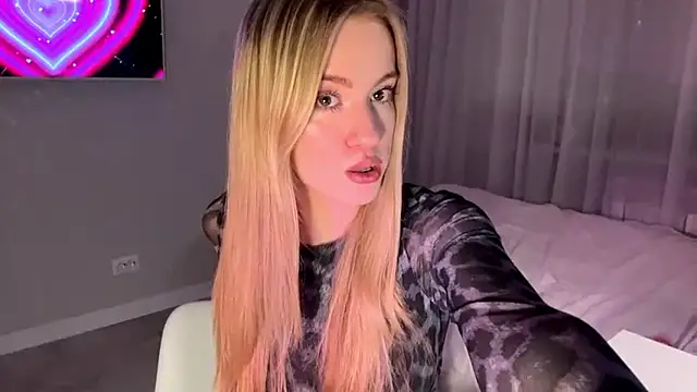 Snapshot of Between_Eeys chatting on March 2026 03:40:01 PM Between Eeys online show from March 2026 03:40:01 PM