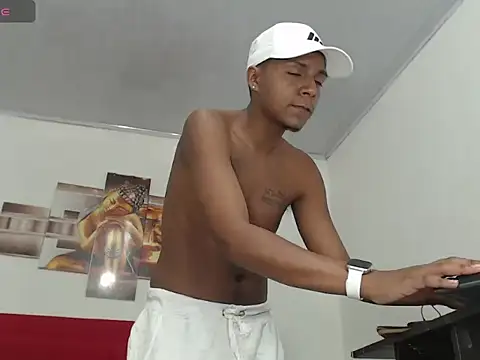 hotboyluxe online show from February 2026 06:13:01 PM