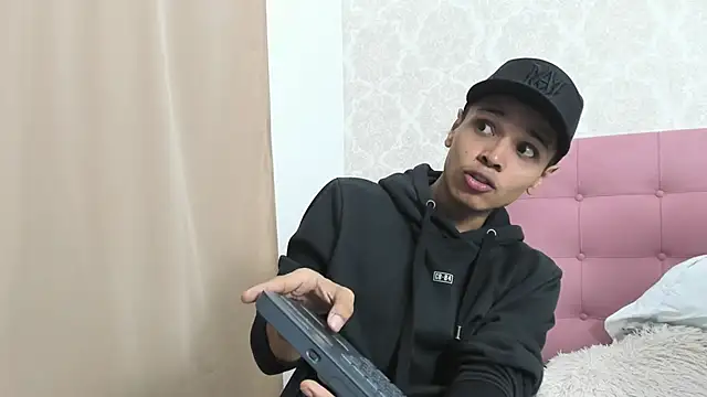 Alejandroo Montenegro online show from February 2026 02:29:02 AM