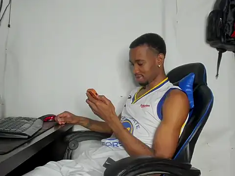 Snapshot of Kofi_exotic_2 chatting on May 2026 09:22:02 PM Kofi exotic 2 online show from May 2026 09:22:02 PM