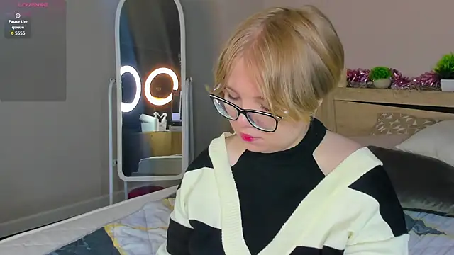 Lauraaa Smith online show from March 2026 07:26:02 AM