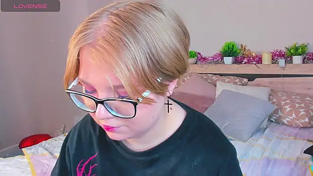 Lauraaa Smith online show from March 2026 07:36:01 AM