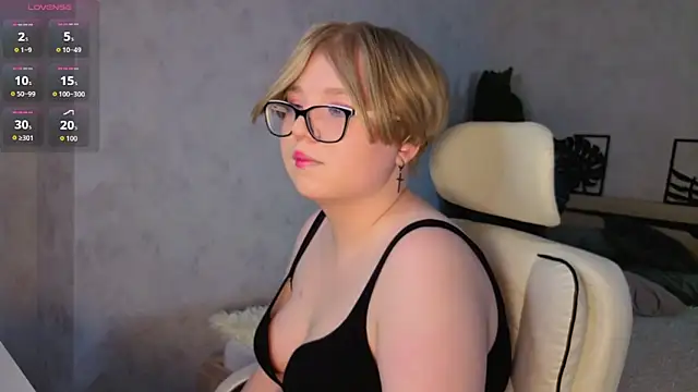 Lauraaa Smith online show from March 2026 09:17:02 AM