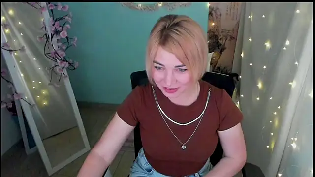 Snapshot of CuttieEmma chatting on June 2026 01:14:01 PM CuttieEmma online show from June 2026 01:14:01 PM