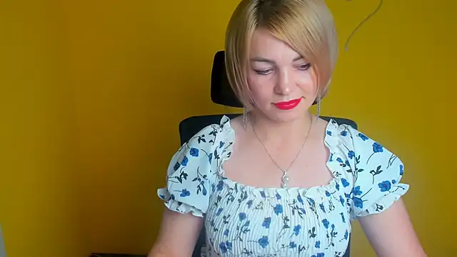 CuttieEmma online show from July 2026 11:57:02 AM