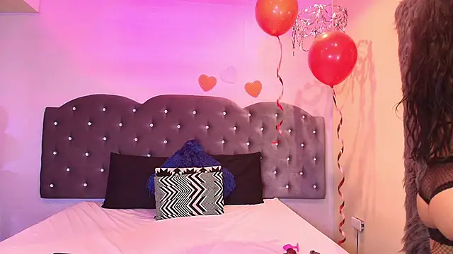 Snapshot of Lara_pons chatting on February 2026 02:02:02 PM Lara pons online show from February 2026 02:02:02 PM