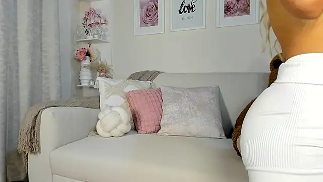 Mia Rosee1 online show from February 2026 11:56:01 PM