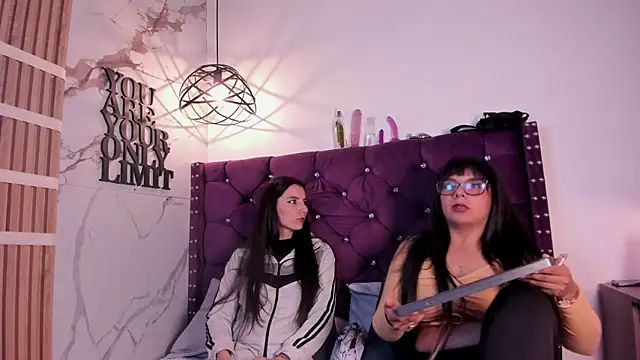 Valkiria-and-Dione online show from February 2026 07:18:01 PM