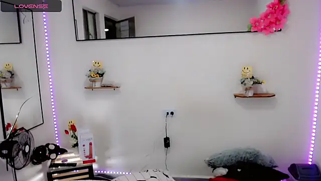 NathalialLooes online show from March 2026 05:08:02 AM