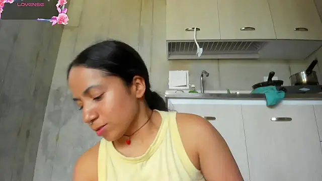 chiarafustox online show from April 2026 09:37:01 PM