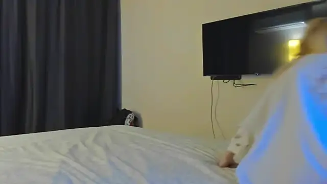 Lesyalisss online show from April 2026 06:52:01 PM