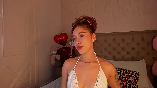 Snapshot of Sienna_brunette chatting on April 2026 12:08:02 PM Sienna brunette online show from April 2026 12:08:02 PM