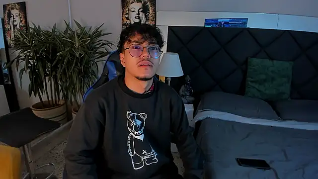 Snapshot of kai_storn chatting on February 2026 11:33:01 AM kai storn online show from February 2026 11:33:01 AM