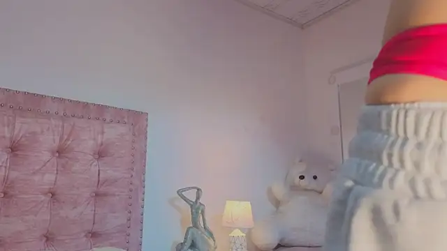 Snapshot of Jennifer_Lee_ chatting on May 2026 03:19:02 PM Jennifer Lee online show from May 2026 03:19:02 PM
