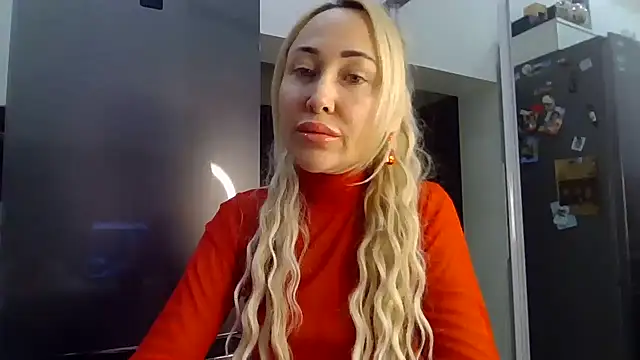 Snapshot of NanaGold2992 chatting on February 2026 03:54:01 AM NanaGold2992 online show from February 2026 03:54:01 AM