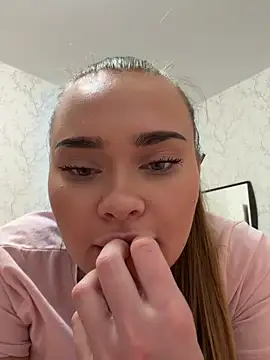 MonicaWestt online show from April 2026 08:25:02 PM