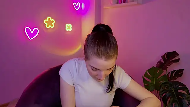 Snapshot of AliceChanel chatting on May 2026 03:57:01 AM AliceChanel online show from May 2026 03:57:01 AM