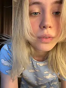 LovelyMiu online show from February 2026 02:15:02 PM