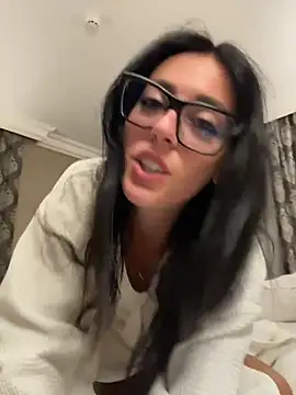 Snapshot of alibi_room chatting on July 2026 09:14:02 PM alibi room online show from July 2026 09:14:02 PM