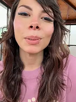 Isalove99 online show from June 2026 07:51:02 PM