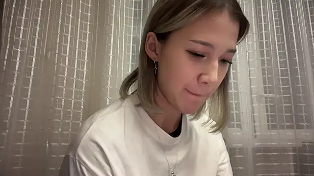 lilXdomiii online show from April 2026 02:45:01 PM