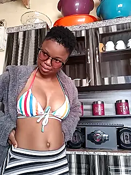 Snapshot of Sexylionessxx27 chatting on February 2026 06:30:02 AM Sexylionessxx27 online show from February 2026 06:30:02 AM