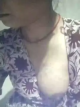 Julilodhi8695 online show from April 2026 09:39:33 PM