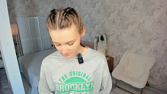 LianneBynon online show from February 2026 08:09:01 AM