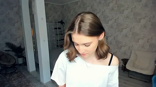 LianneBynon online show from March 2026 08:16:01 AM