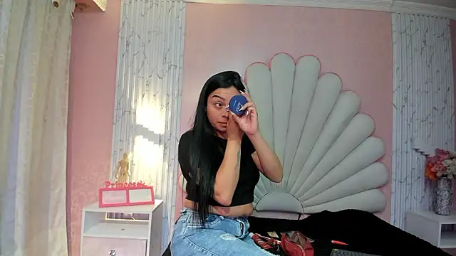 Kateemos online show from March 2026 02:44:02 PM