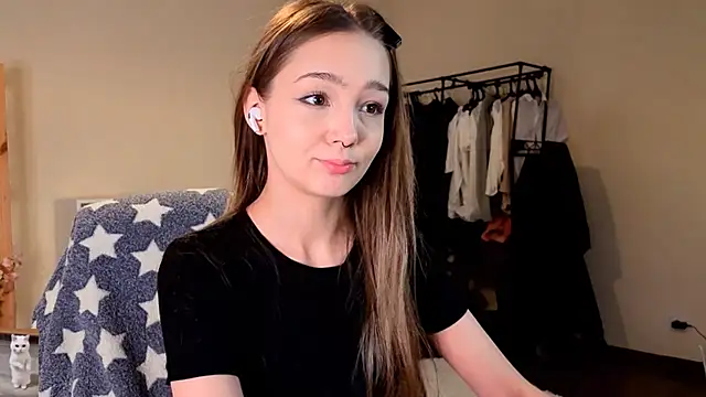 HoneyComfy online show from April 2026 02:33:02 PM