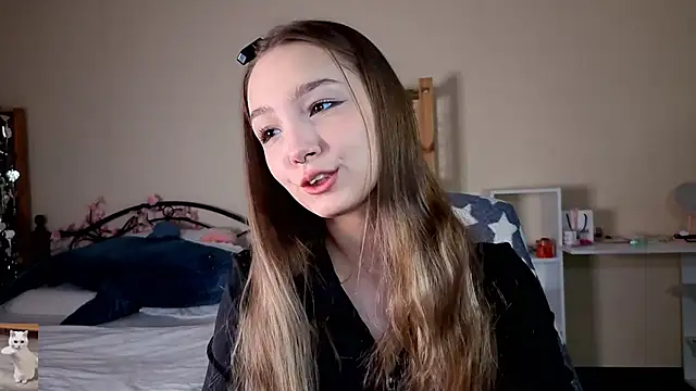 HoneyComfy online show from April 2026 02:16:02 PM