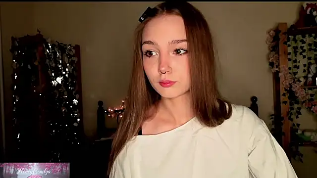 Snapshot of HoneyComfy chatting on May 2026 01:26:01 PM HoneyComfy online show from May 2026 01:26:01 PM
