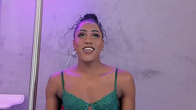 Snapshot of naomi__blair chatting on May 2026 03:45:02 AM naomi blair online show from May 2026 03:45:02 AM