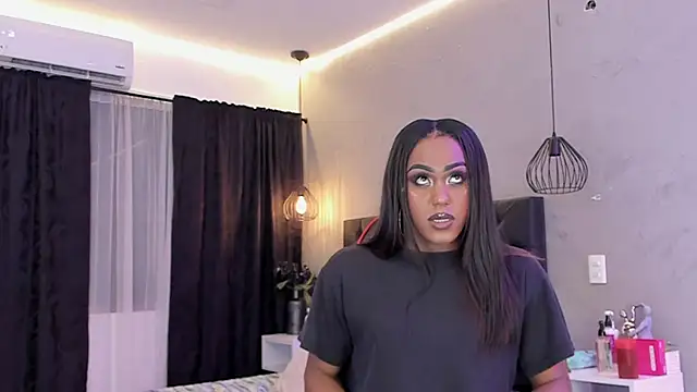Snapshot of naomi__blair chatting on June 2026 03:29:02 AM naomi blair online show from June 2026 03:29:02 AM