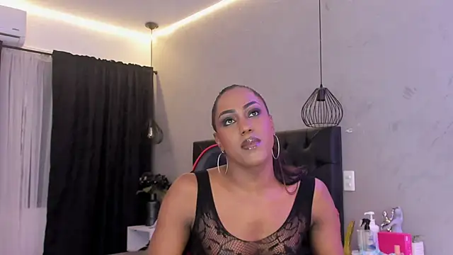 Snapshot of naomi__blair chatting on July 2026 03:37:01 AM naomi blair online show from July 2026 03:37:01 AM