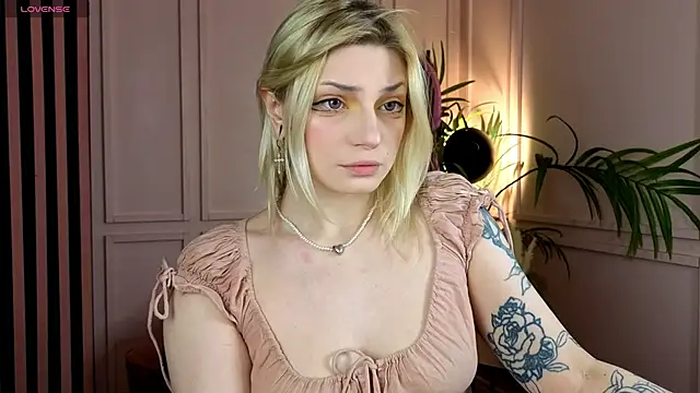 AvaSun online show from February 2026 10:41:02 PM