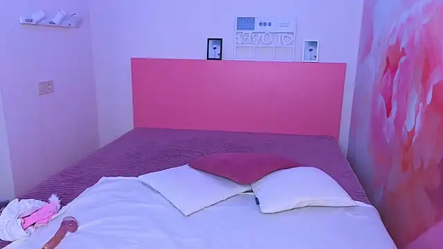 LuxSiren online show from April 2026 06:29:01 AM